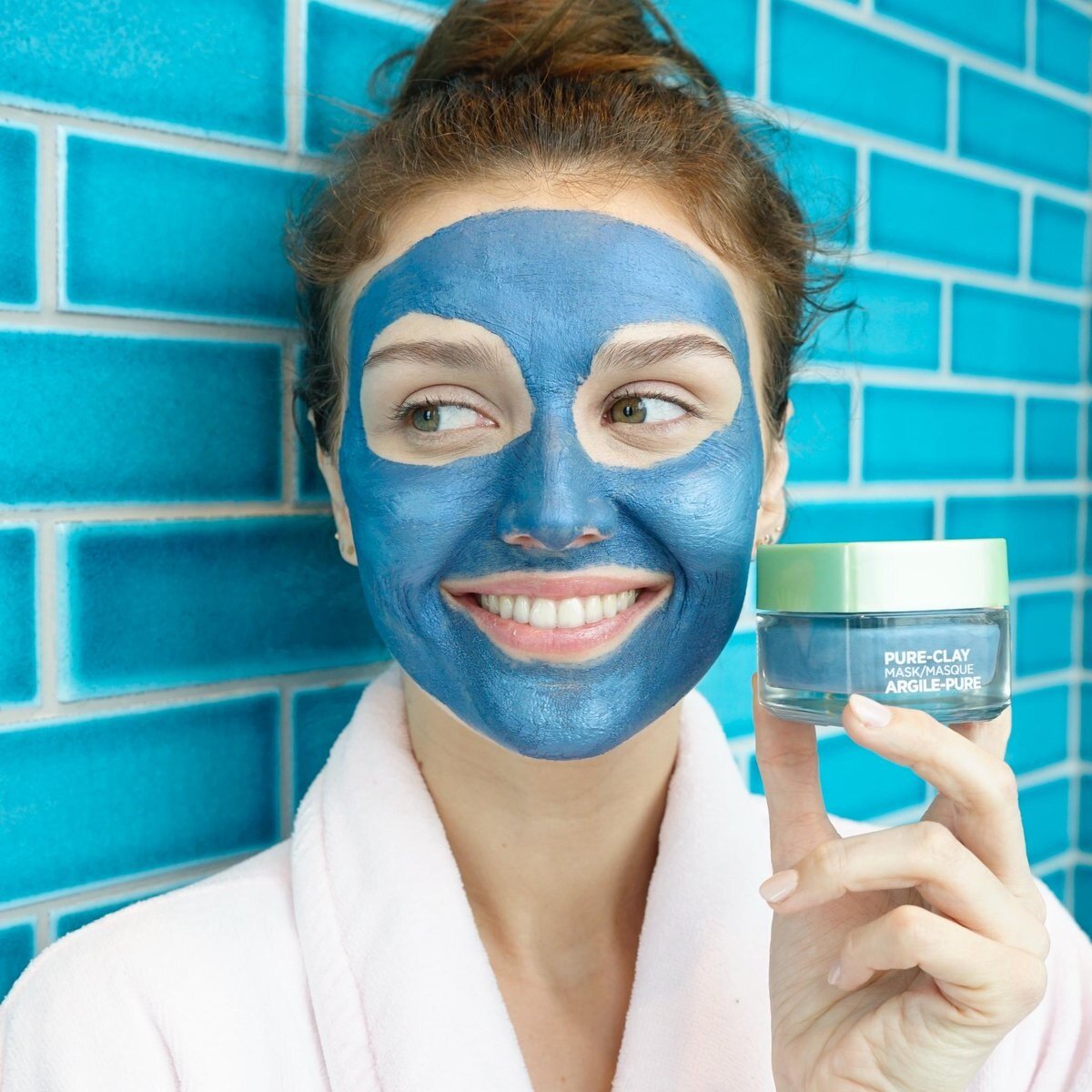 Blue clay for face