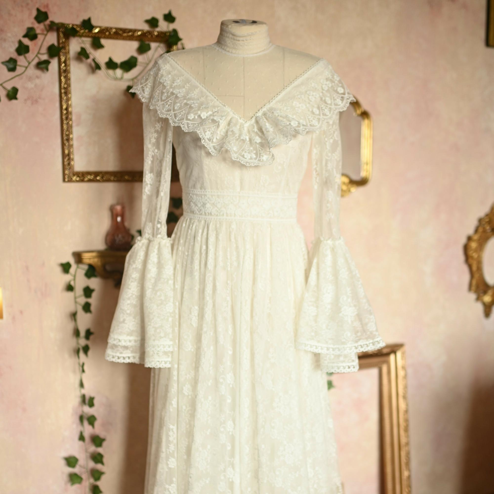 Vintage Dream with flared sleeves