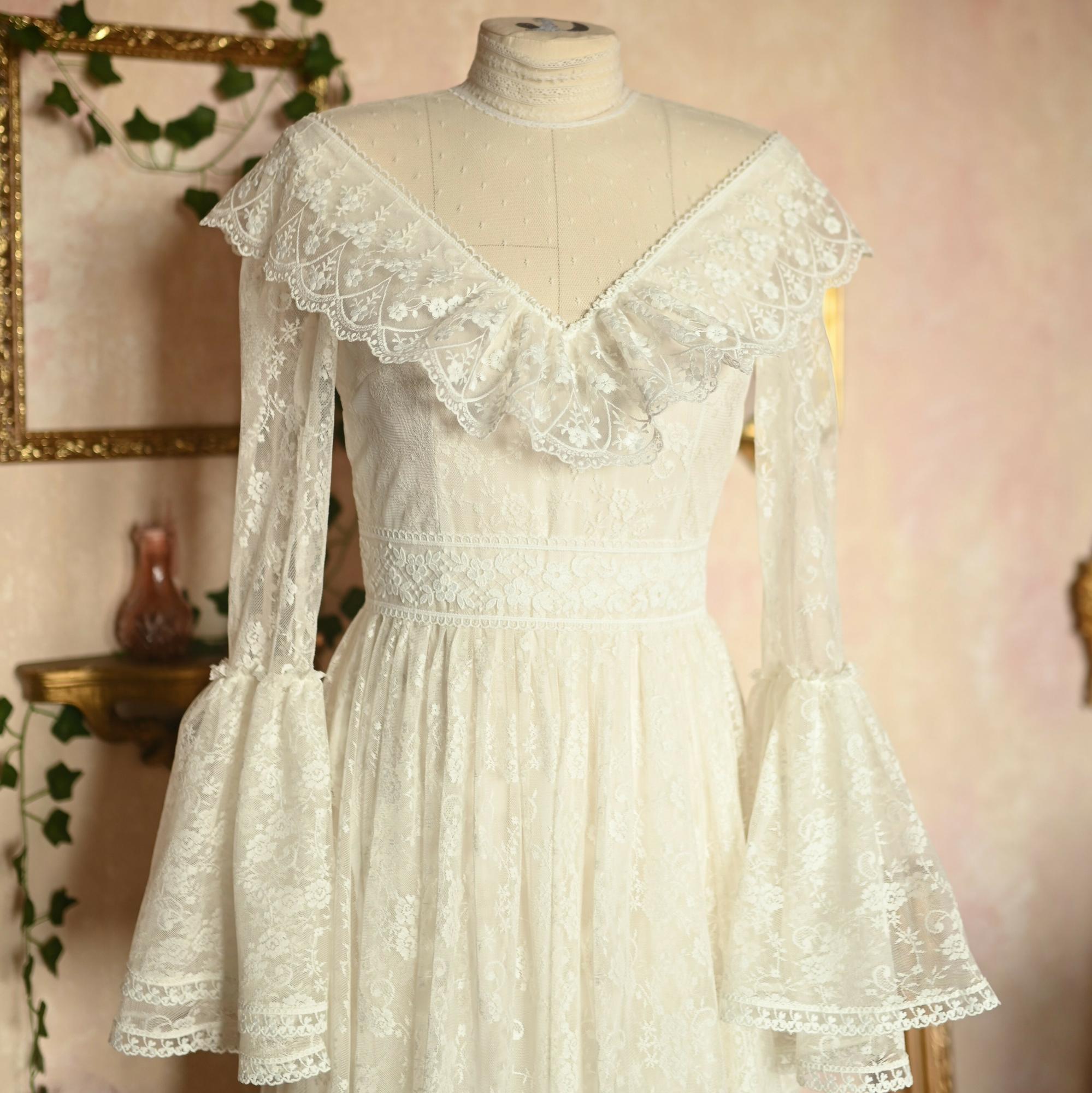 Vintage Dream with flared sleeves